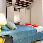 4 Guests Flat - Rue Mouffetard